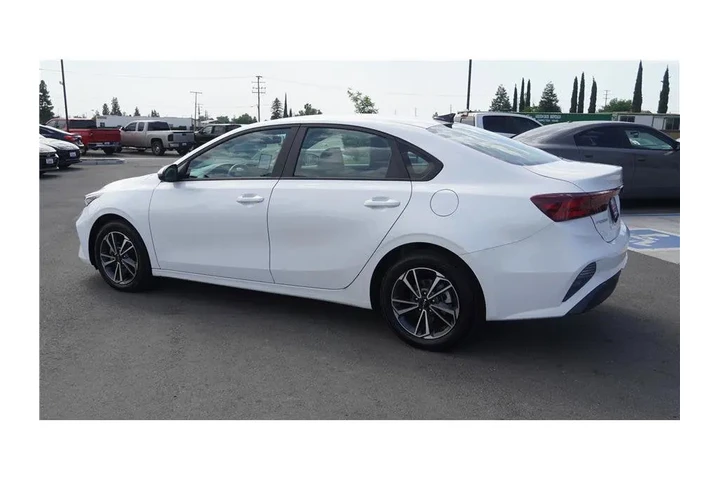$17484 : 2023 Forte LXS image 8
