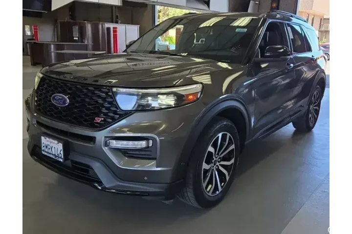 $31880 : Ford Explorer 2020 AWD ST 4d image 2