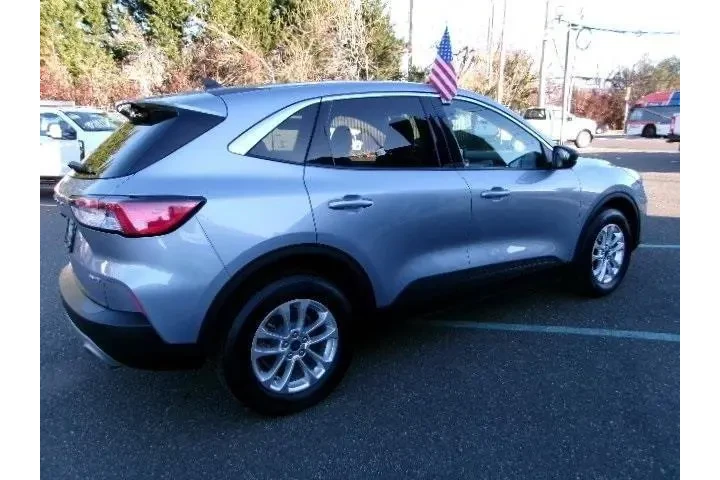 $22823 : Ford Escape 2022 AWD SE 4dr image 5