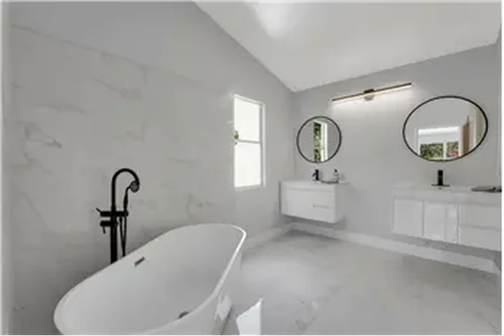 $3800 : Rental property with 3 bedro image 3