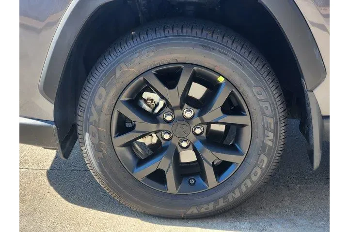 $27616 : Toyota RAV4 2025 LE 4dr SUV image 10