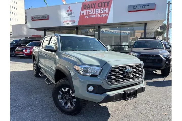 $39498 : Toyota Tacoma 2022 4x4 SR5 V image 1