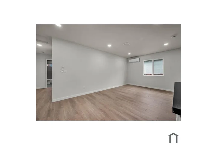 $2400 : Renta departamentos South LA image 1