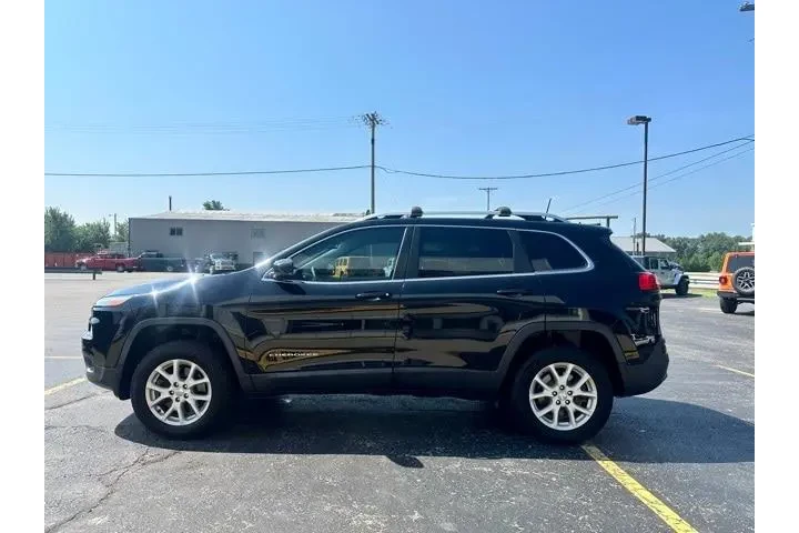 Jeep Cherokee 2017 4x4 Latit image 5