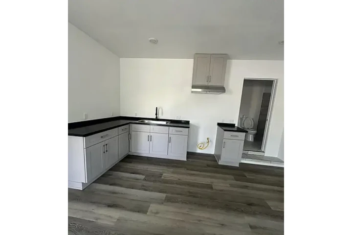 $800 : Estudio a estrenar. image 3