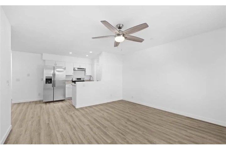 $1550 : 1 Bedroom Apt in Gardena image 3