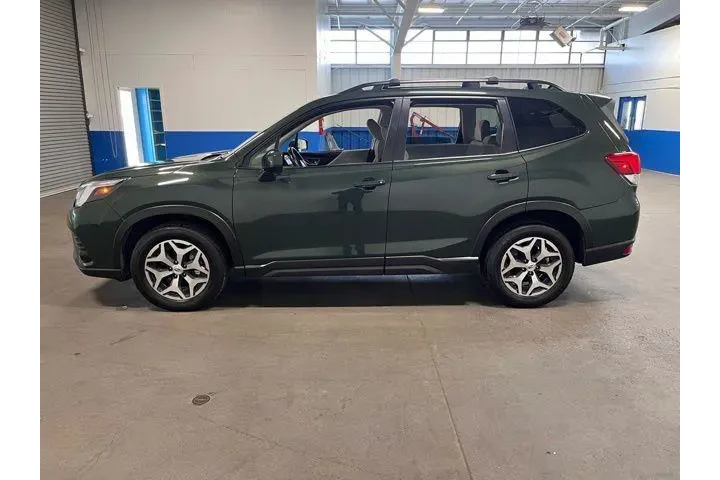 $27880 : Subaru Forester 2022 AWD Pre image 5