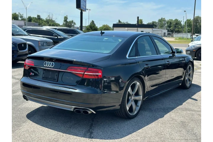 2015 AUDI S8 SEDAN 4D image 9