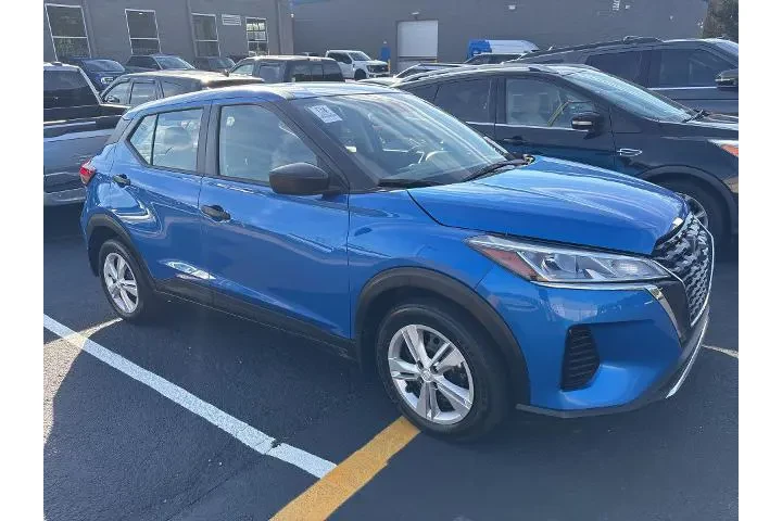 $17998 : Nissan Kicks 2024 S 4dr Cros image 2