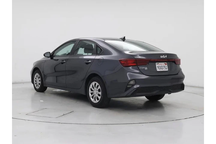 $16998 : Kia Forte 2023 LX 4dr Sedan image 2