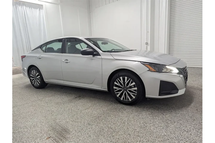$23394 : Nissan Altima 2024 2.5 SV 4d image 1