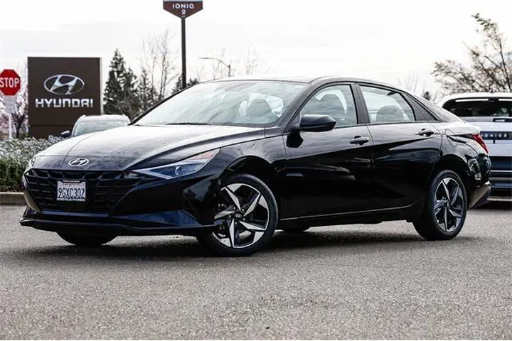 $19992 : Hyundai ELANTRA 2023 SEL 4dr image 1