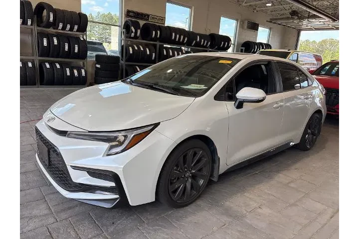 $26885 : Toyota Corolla 2025 XSE 4dr image 1