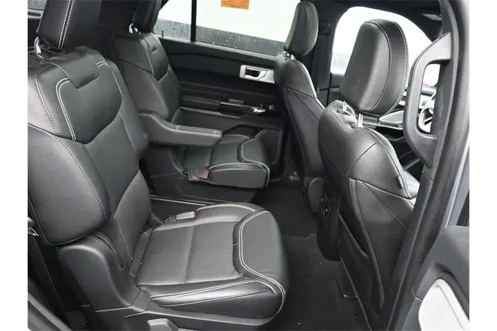 $33977 : Ford Explorer 2022 AWD ST 4d image 8