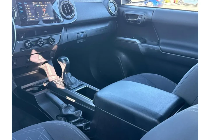 $30228 : Toyota Tacoma 2016 4x2 SR5 V image 9