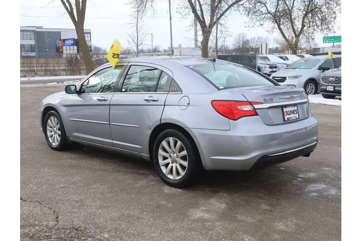 $6990 : Chrysler 200 2013 Touring 4d image 6