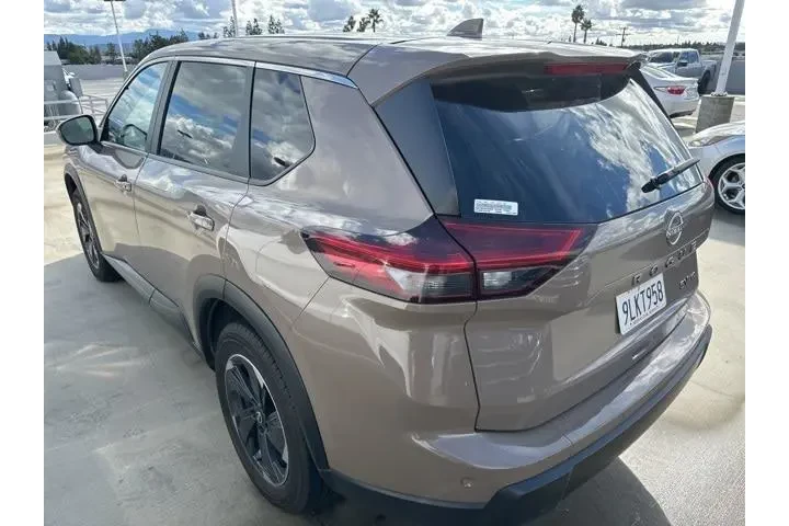 $24870 : Nissan Rogue 2024 AWD SV 4dr image 2