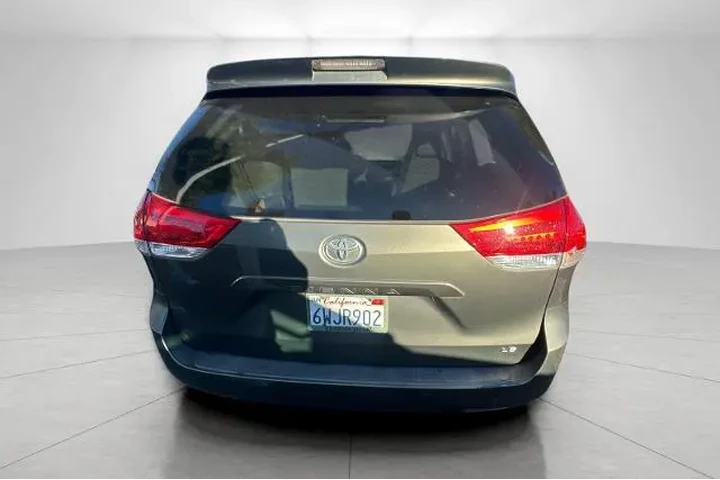 $15995 : Toyota Sienna 2012 LE 7-Pass image 3