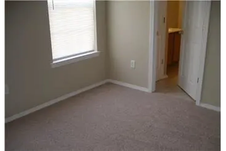 $1900 : Rental property with 3 bedro image 10