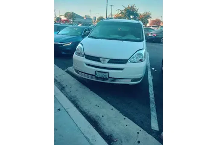 $3500 : 2004 TOYOTA SIENNA LE image 4