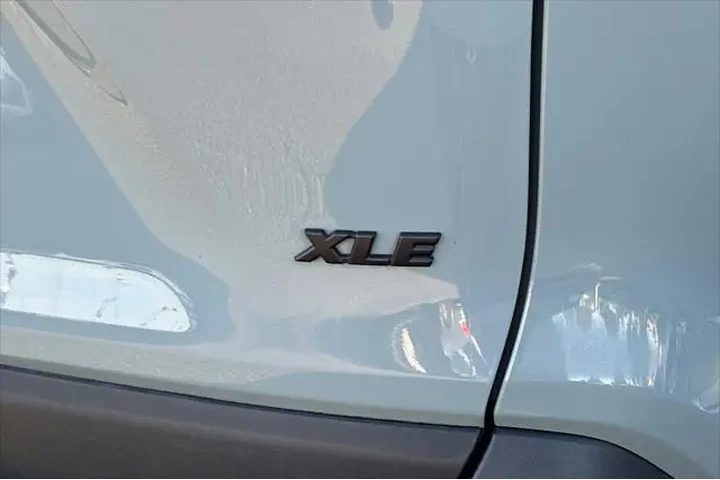 $27990 : Toyota RAV4 2022 XLE 4dr SUV image 7