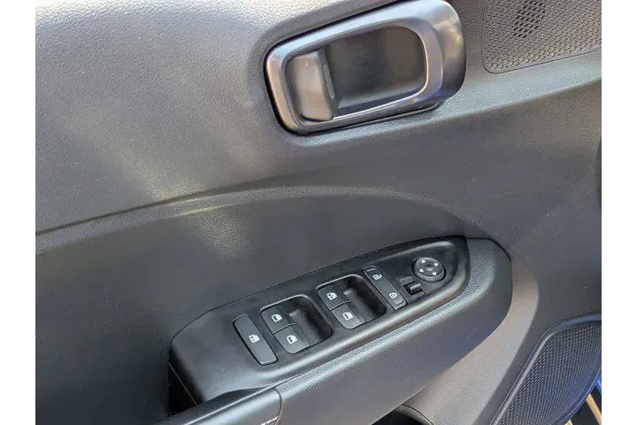 $22777 : Hyundai VENUE 2025 Limited 4 image 9