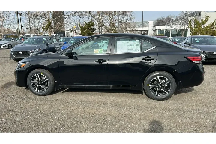 $21288 : Nissan Sentra 2025 SV 4dr Se image 2