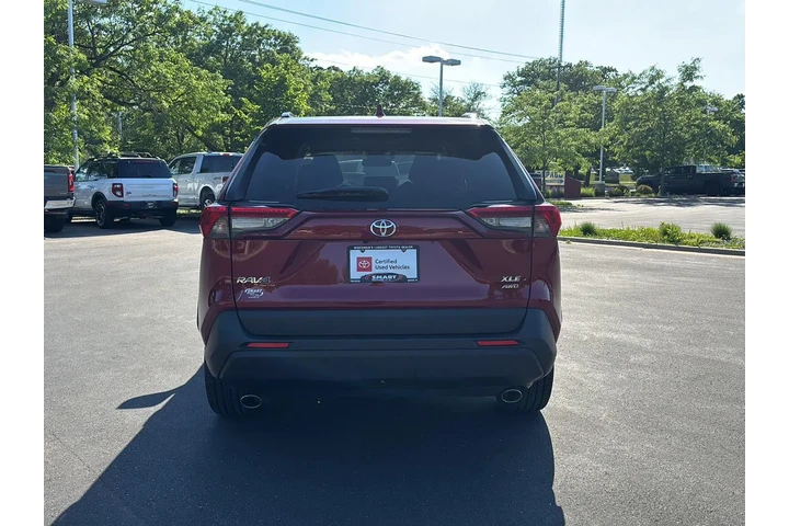 $40299 : Gold Certified 2025 RAV4 XLE image 10
