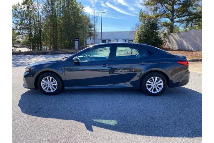 $25420 : Toyota Camry 2025 LE 4dr Sed image 3