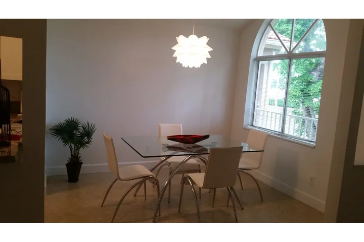 $950 : Rento Habitacion c/ bano priva image 6