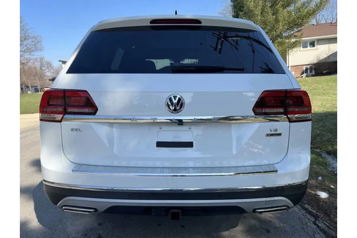 $19997 : 2019 Atlas V6 SEL 4Motion image 6