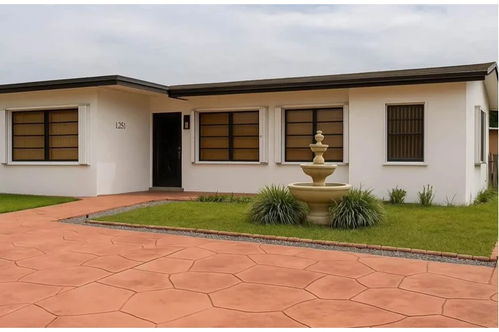 $3300 : Renta de Casa en Hialeah image 1