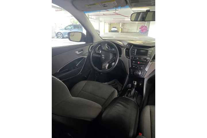 $8000 : HYUNDAI SANTAFE 2017 " Cash " image 3