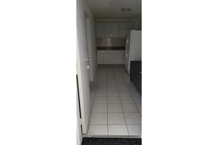 $1300 : Se renta Efficiency image 5