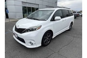 $20910 : 2017 Sienna SE thumbnail