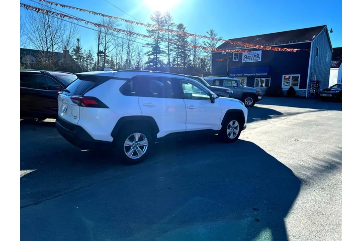 $23900 : Toyota RAV4 2020 AWD XLE 4dr image 5