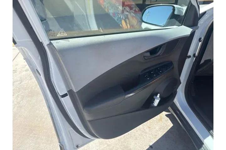 $15931 : Hyundai KONA 2019 AWD SEL 4d image 8