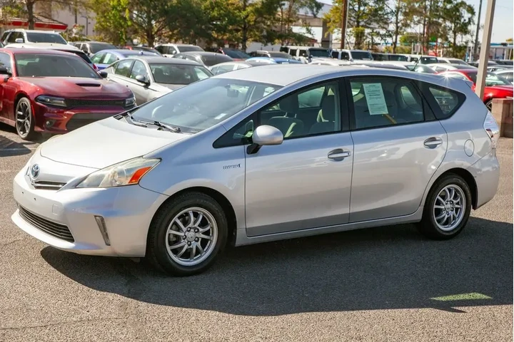$9950 : 2012 Prius v Two image 9
