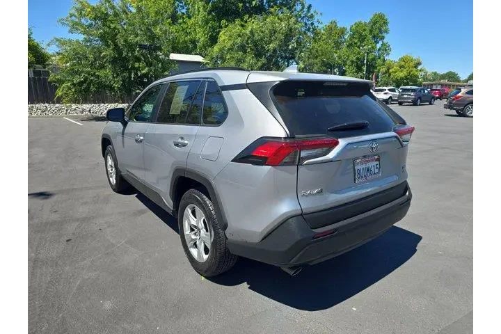 $19995 : Toyota RAV4 2020 AWD XLE 4dr image 5