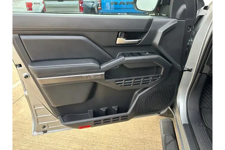 $35490 : Toyota Tacoma 2024 4x2 TRD S image 8