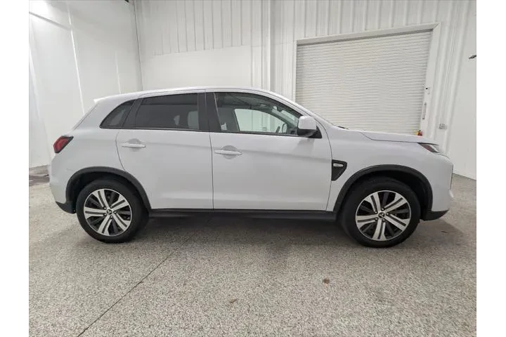 $21297 : Mitsubishi Outlander Sport 2 image 3
