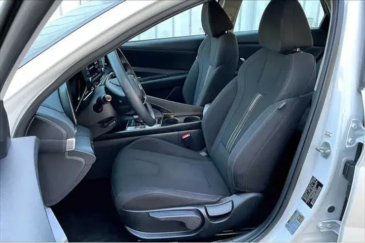 $20497 : Hyundai ELANTRA Hybrid 2023 image 5