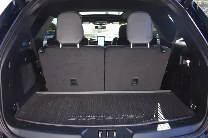 $39990 : Ford Explorer 2022 AWD ST 4d image 5