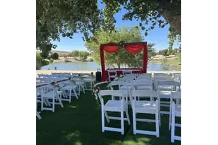 Fiestas frente a el Lago image 5