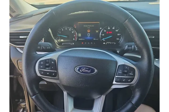 $27500 : Ford Explorer 2023 AWD XLT 4 image 2