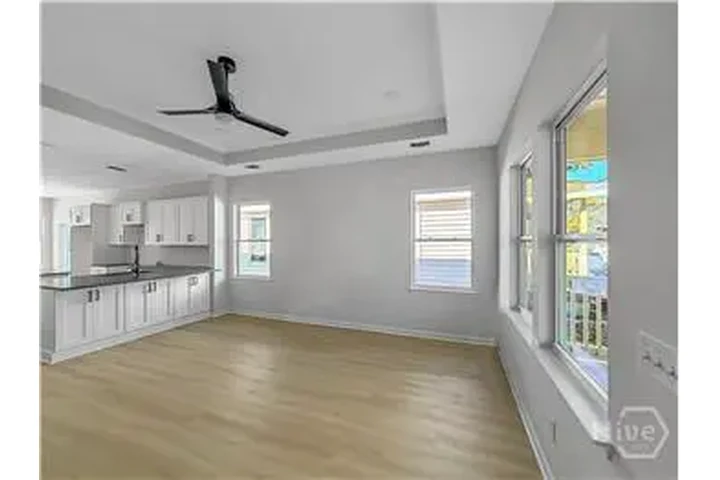 $2200 : Rental property with 3 bedro image 2