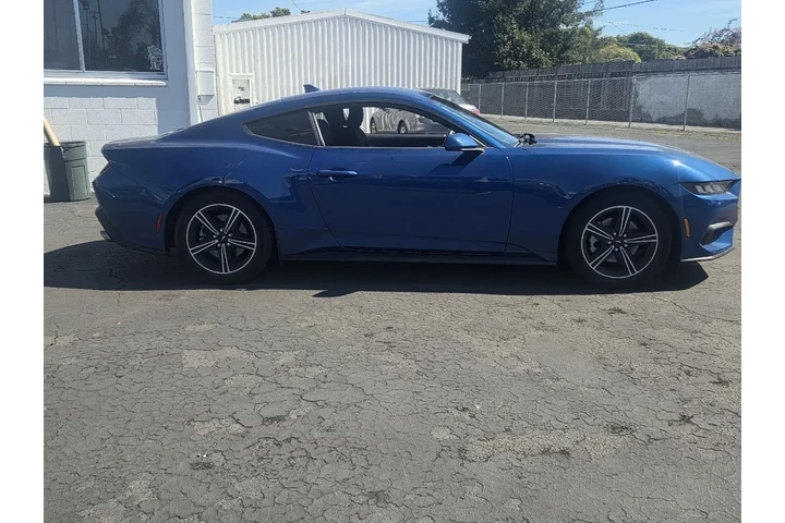$30650 : Ford Mustang 2024 EcoBoost 2 image 4