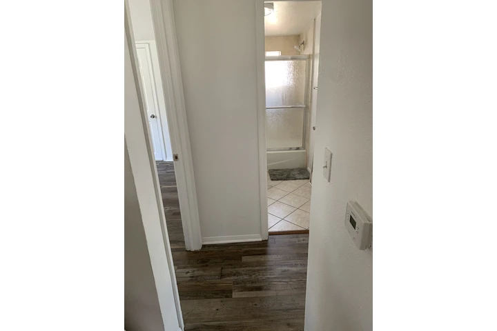 $950 : A ROOM  FOR RENT image 6