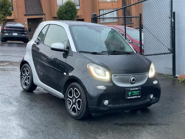 $8900 : Used 2018 fortwo electric dri image 4