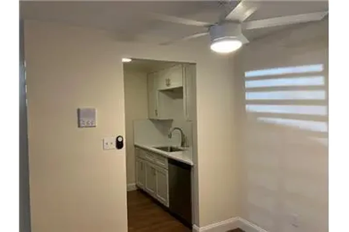 $2300 : Rental property with 1 bedro image 5